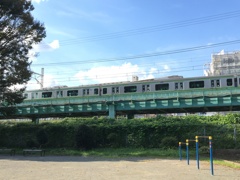 横浜線 神奈川新町の公園にて。