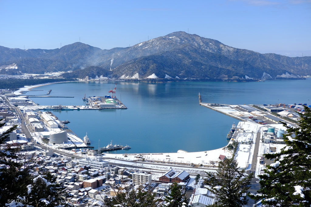 天筒山城跡より 冬晴れの敦賀湾