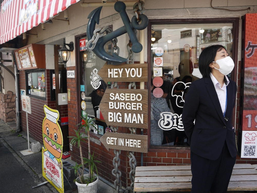 221025-03BIG MAN