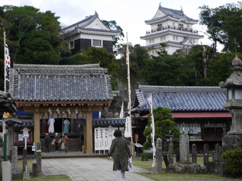 221025-07亀岡神社と平戸城
