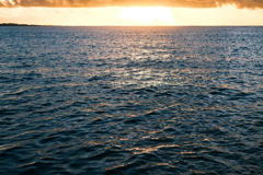 水平線に沈む