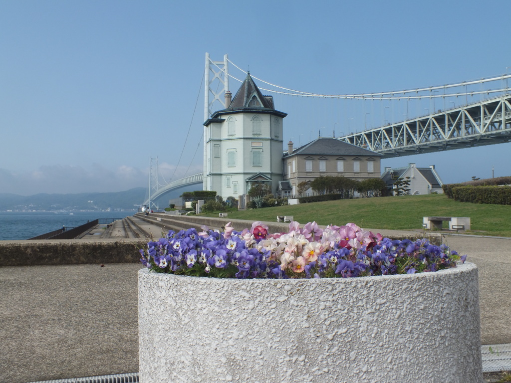 孫文記念館と明石海峡大橋1