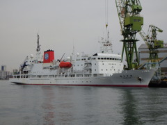 「よこすか」　1　しんかい6500の母船です　