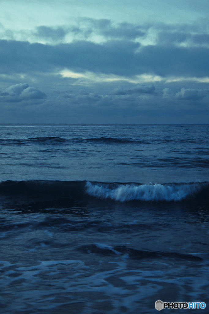 朝焼けの海