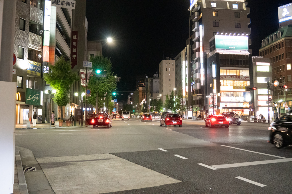 繁華街を走る