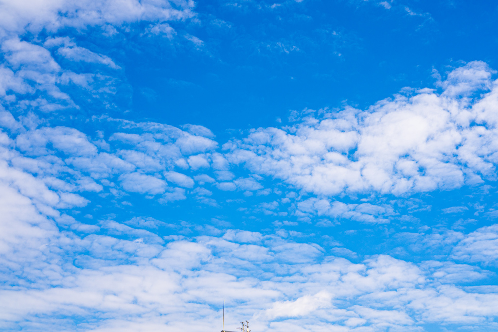 突き抜けかけた空