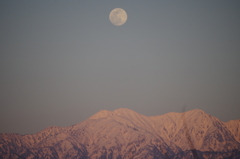 黄昏の雪山