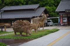 藁で作られた動物園