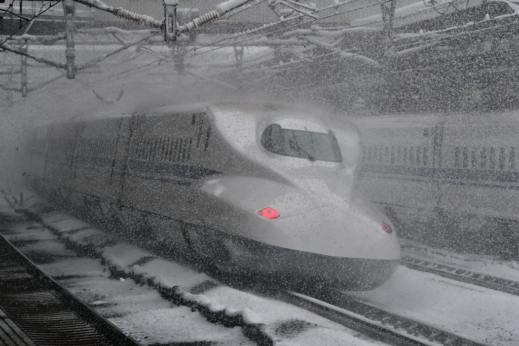 大雪の東海道新幹線