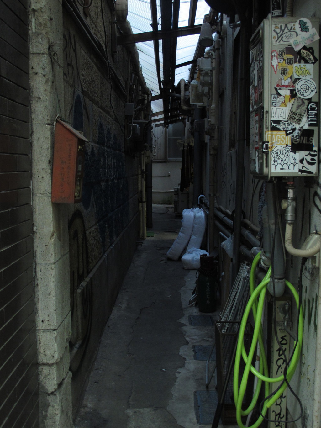 路地裏