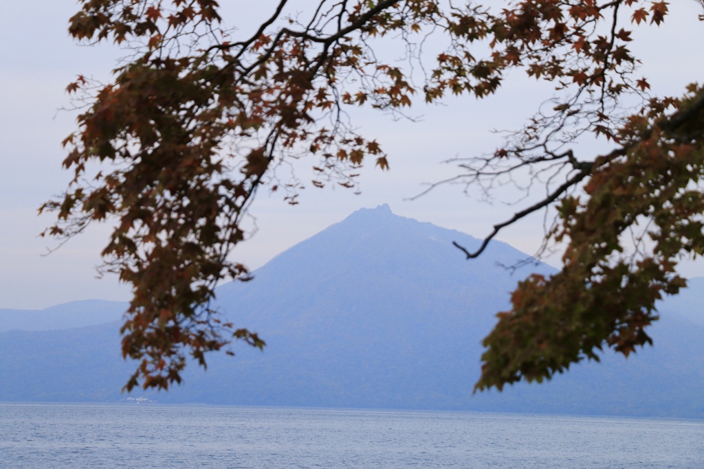 秋の支笏湖