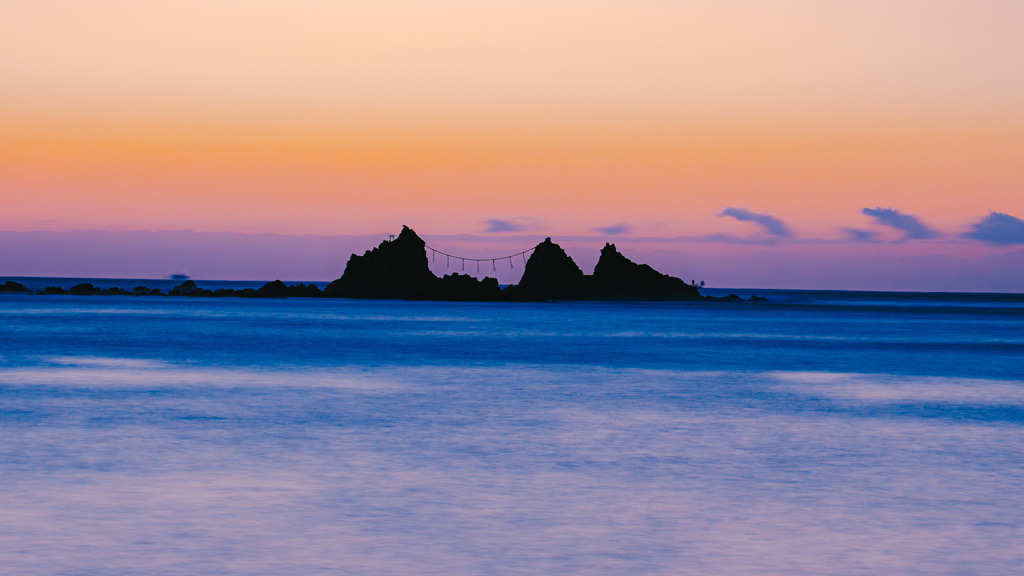 三ツ石海岸　夜明け前