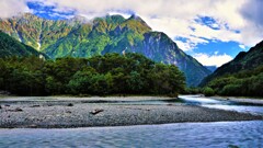 川水と山の素敵な場所