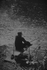 震生湖　釣り人