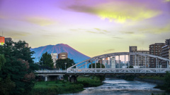 みちのく岩手山と開運橋