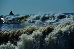 怒濤の烏帽子岩