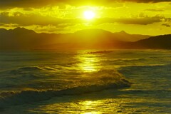 夕照の海