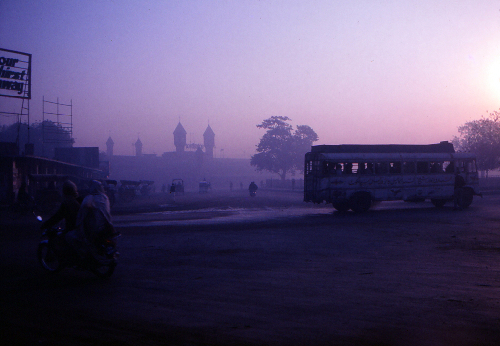 喧騒　ラワルピンデイ（パキスタン）1974