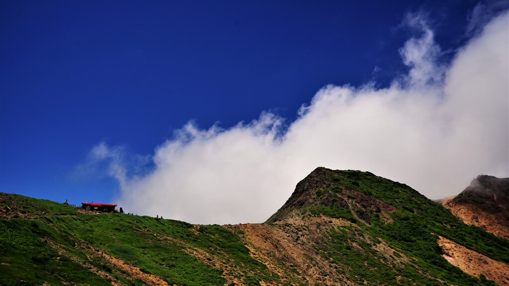 赤い屋根の避難小屋