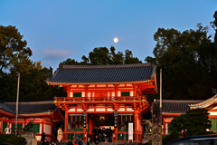 八坂の月