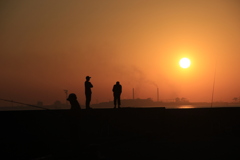 夕日の釣り師