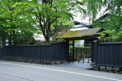 黒塀と緑