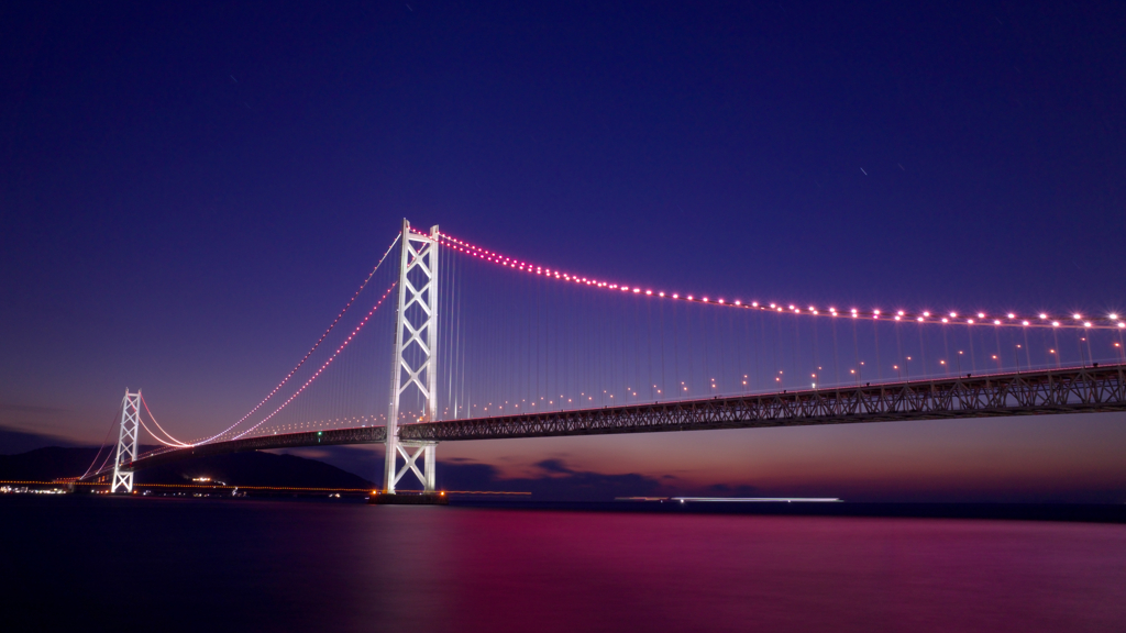 お正月の紅白真珠～明石海峡大橋2021