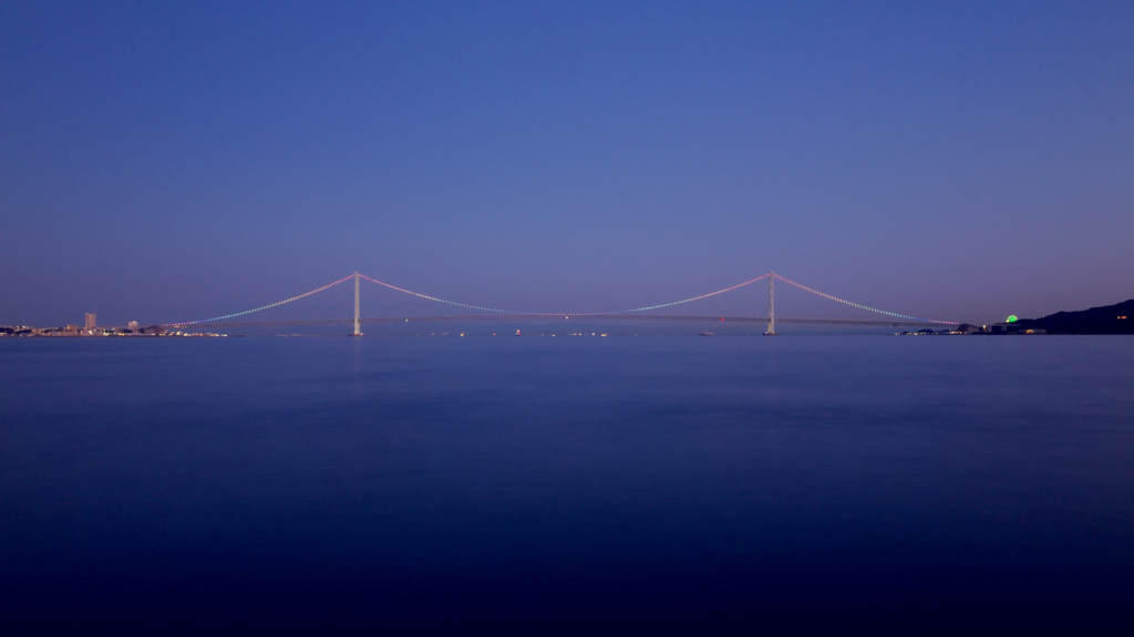 七色の灯がともる～明石海峡大橋2022