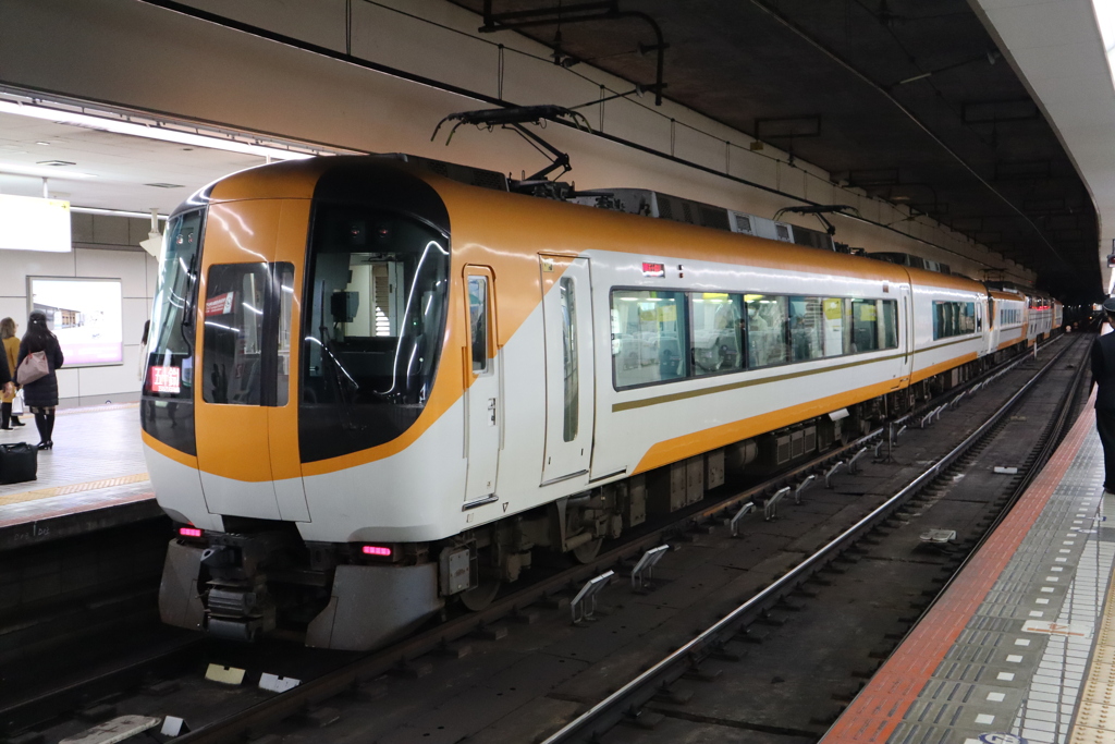 難波駅の22600系