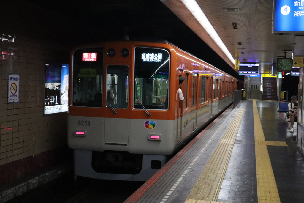 出発する阪神電車