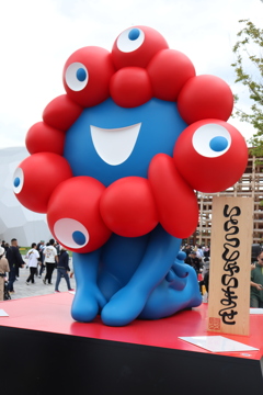 お辞儀するミャクミャク