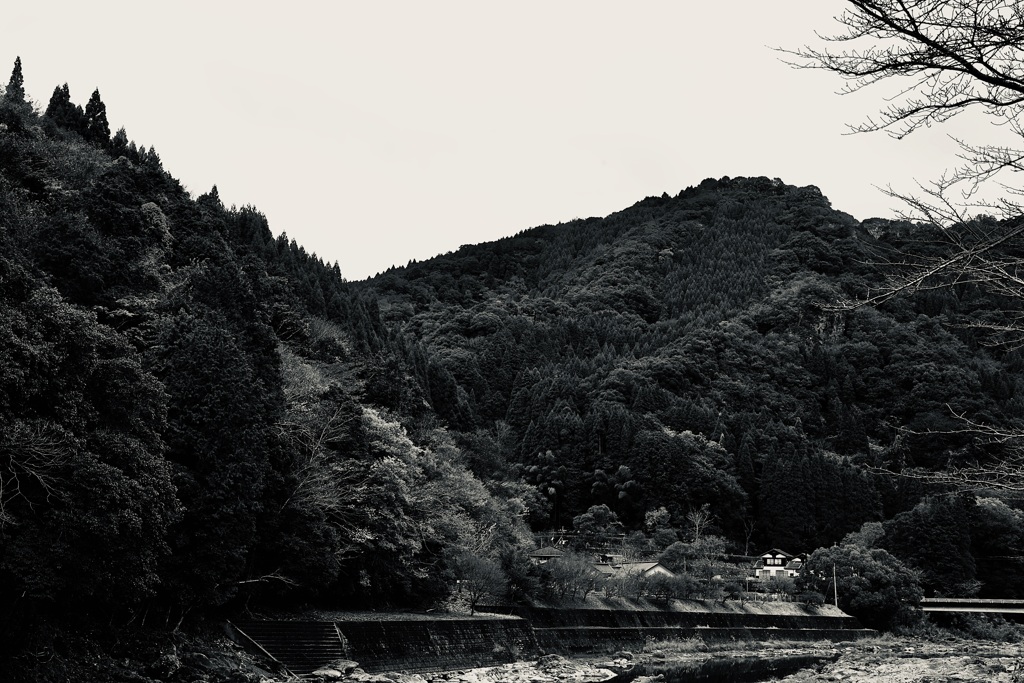 ある川沿いの山郷