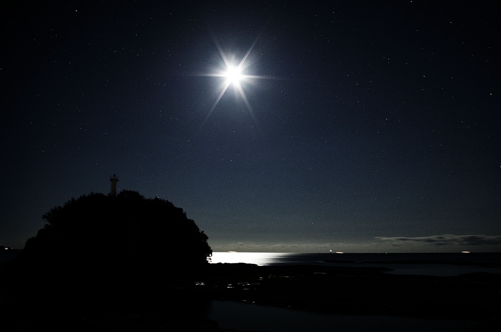 月夜の丸山灯台