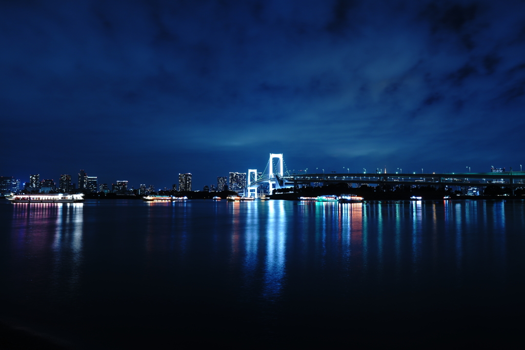 夜のレインボーブリッジ