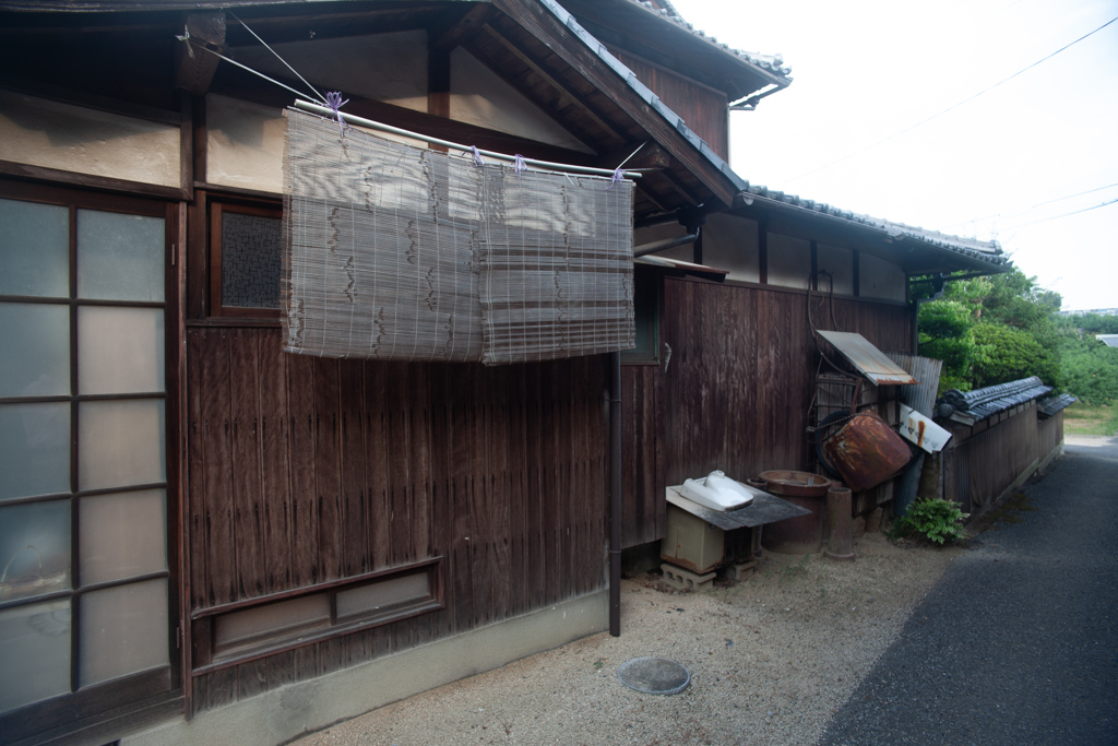 オープンな民家