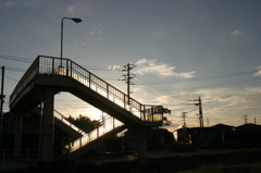 光る歩道橋