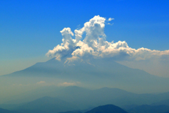 変な雲だなとぼーっと眺めていると・・・