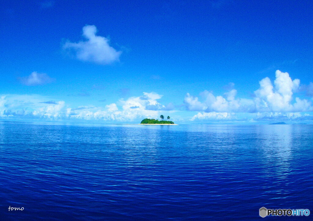 青い海にぽつり 夢に見た南の島 By Tomo Id 写真共有サイト Photohito