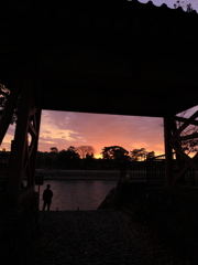 夕暮れ時の宇治神社船着場