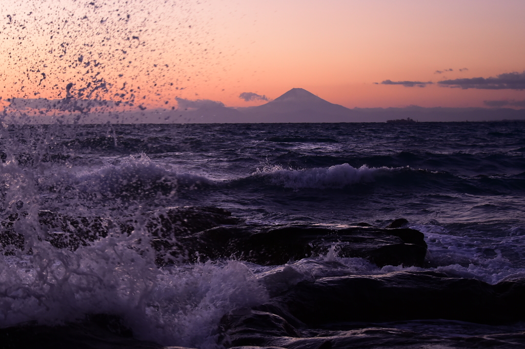 荒れた日の夕景