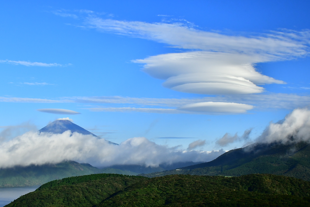笠雲と吊るし雲