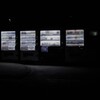 暗闇を照らす自動販売機
