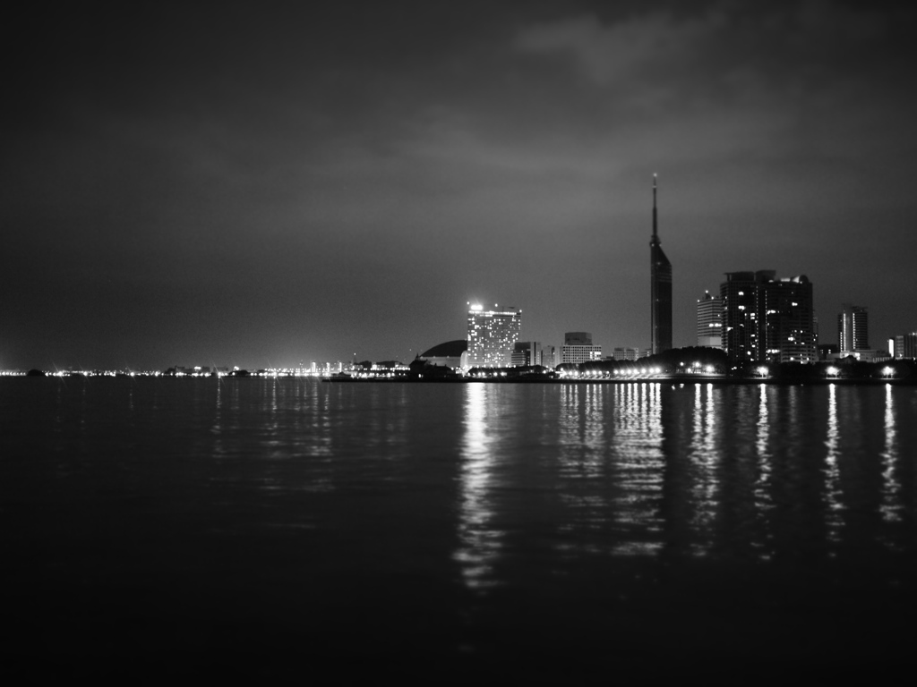 暗闇に浮かぶ光