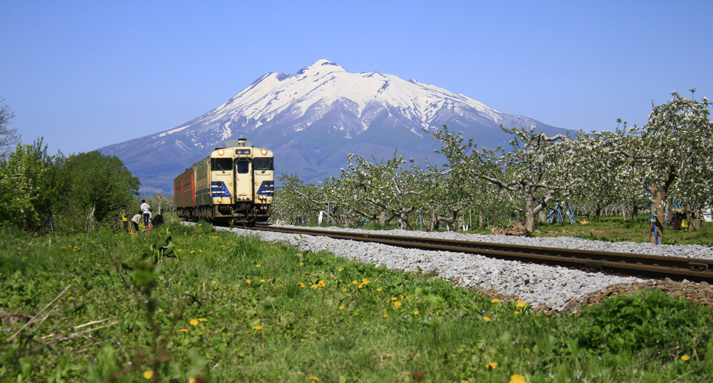 岩木山と五能線