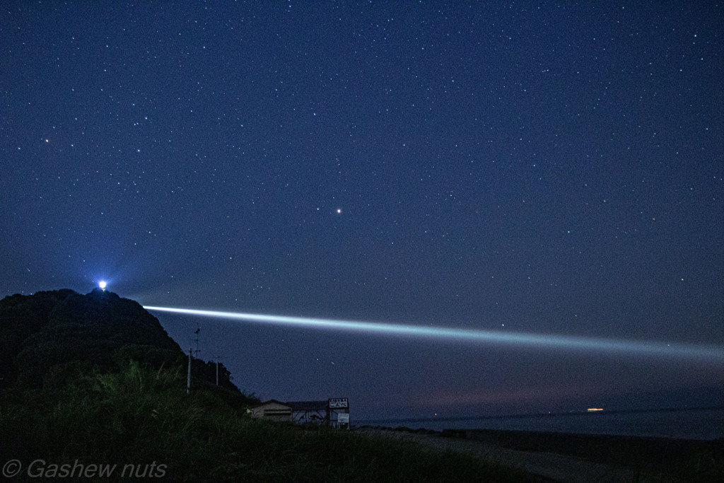 灯台と満天の星空１