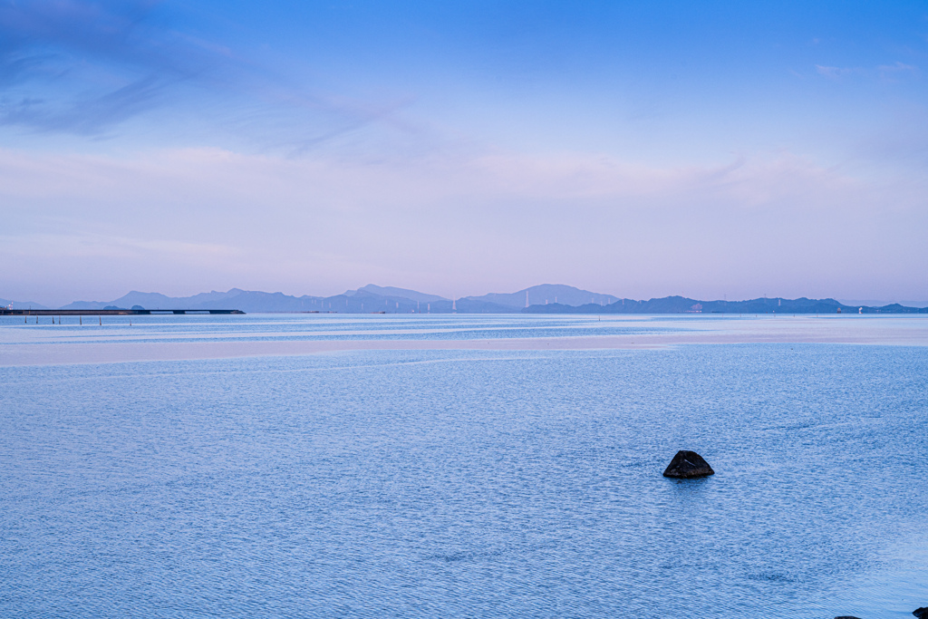 朝の海のグラデーション