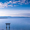 海の鳥居と海と空