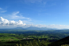 阿蘇高原に夏空