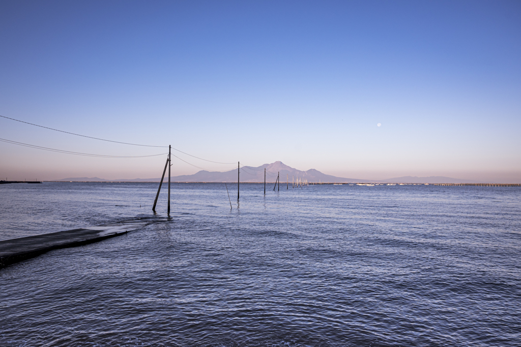 沈み行く海の道