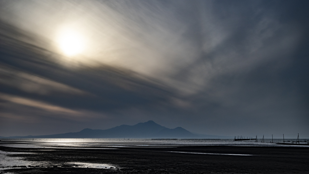 雲と海の輝き